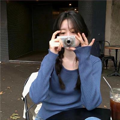 腰间持枪